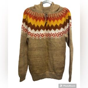 ALPACA WOOL HOODED SWEATER. 100 % wool made in Bolivia. Hooded. Ombré knit.